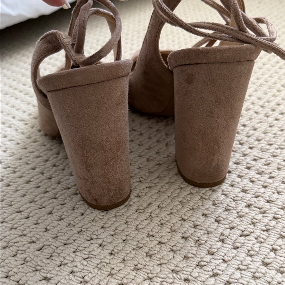 Guess Women's Block Heel Taupe Suede Lace Up Heels sz 8 - Picture 5 of 7